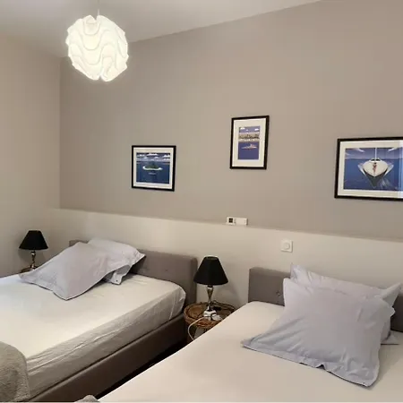 Old Port, Seafront & Seaviews New Reversible Air Conditioning * Cannes