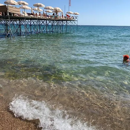 Old Port, Seafront & Seaviews New Reversible Air Conditioning Канны